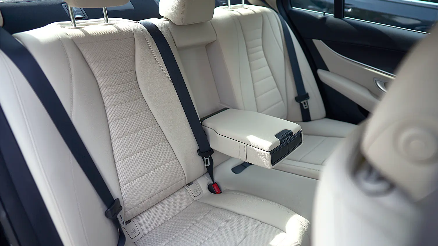 interior-mercedes-e220-1506px